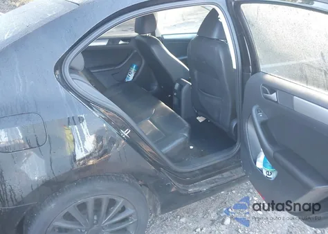 2015 Volkswagen Jetta 1.8T Se z USA, uszkodzony, nr VIN 3VWD07AJ7FM238979